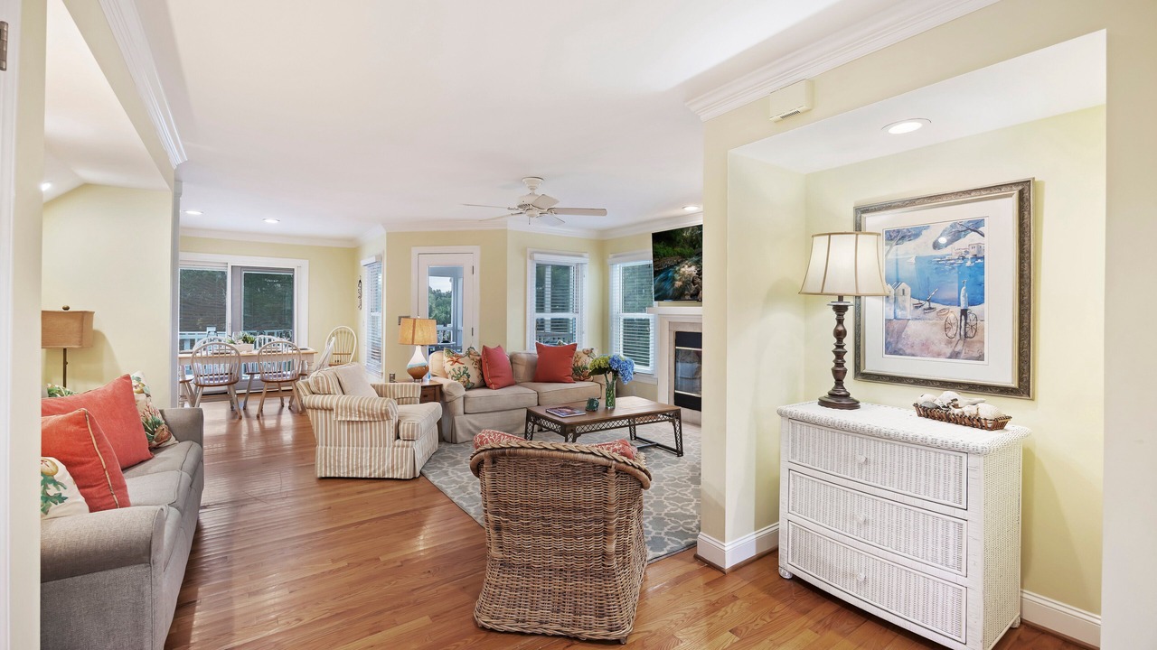 Photo of Livingroom in Pelican Bay