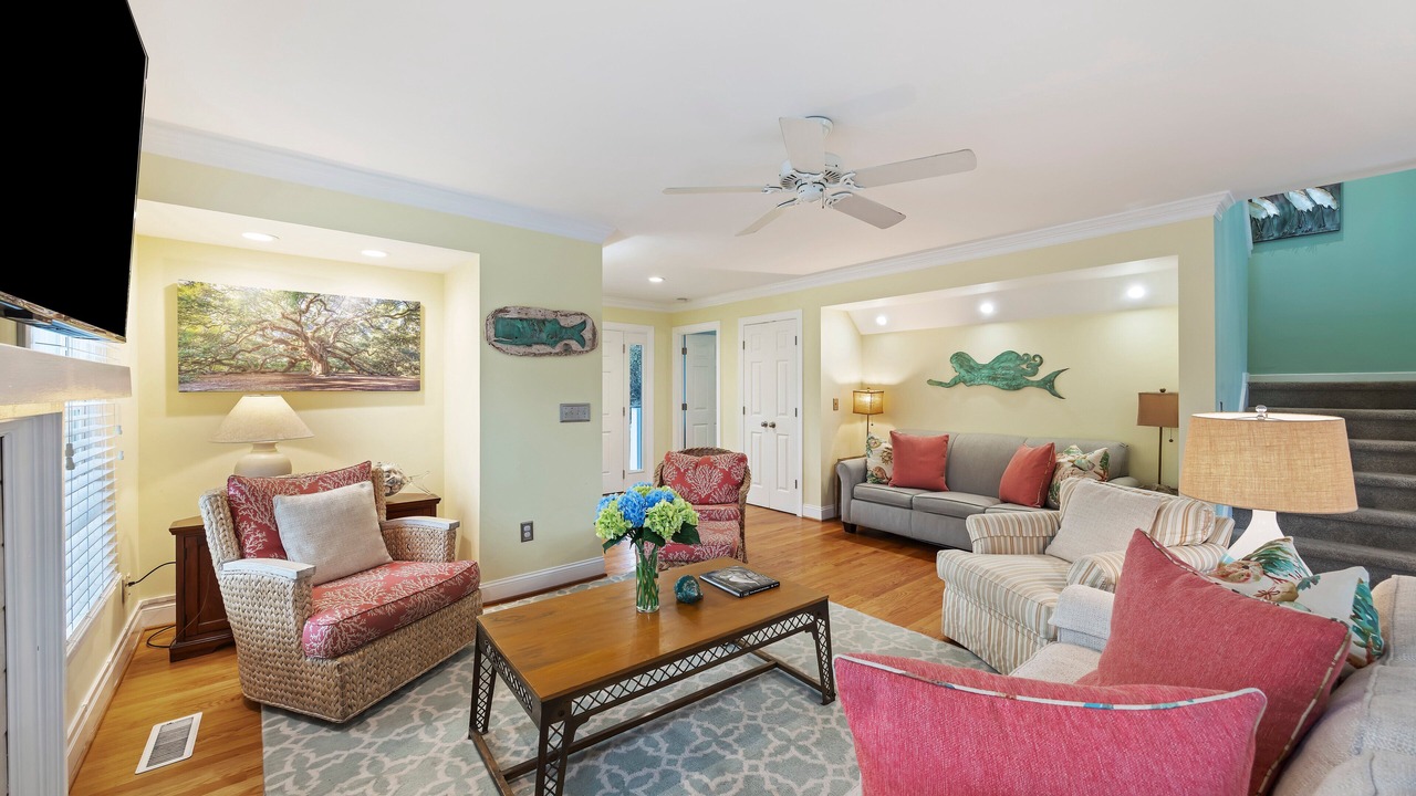 Photo of Livingroom in Pelican Bay