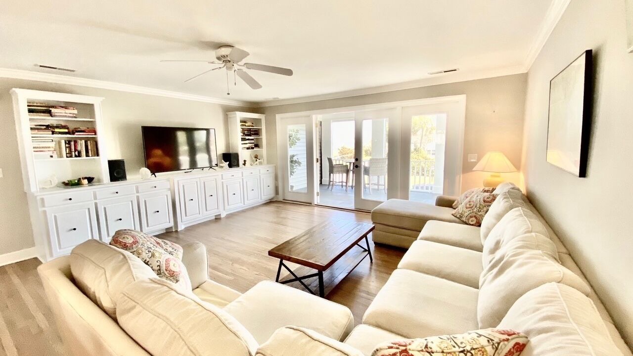 Photo of Livingroom in Sullivan's Island