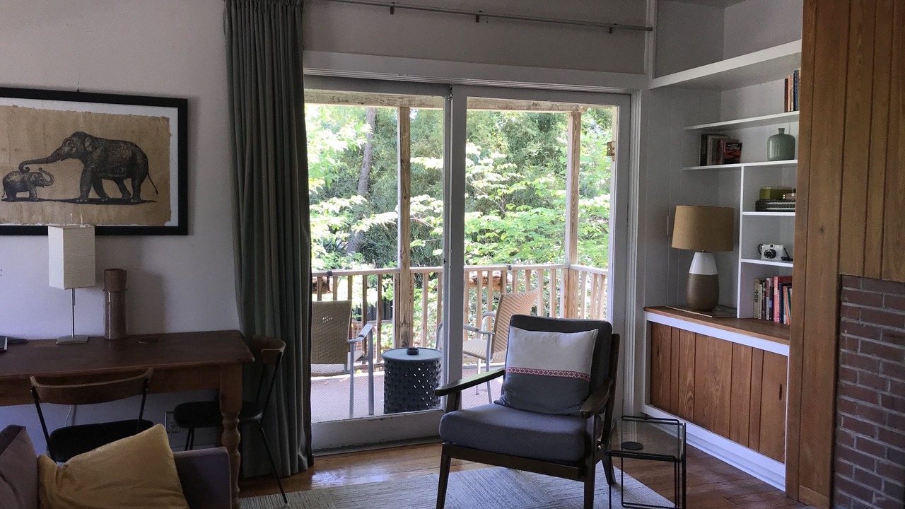 Photo of Livingroom in Thomas Square