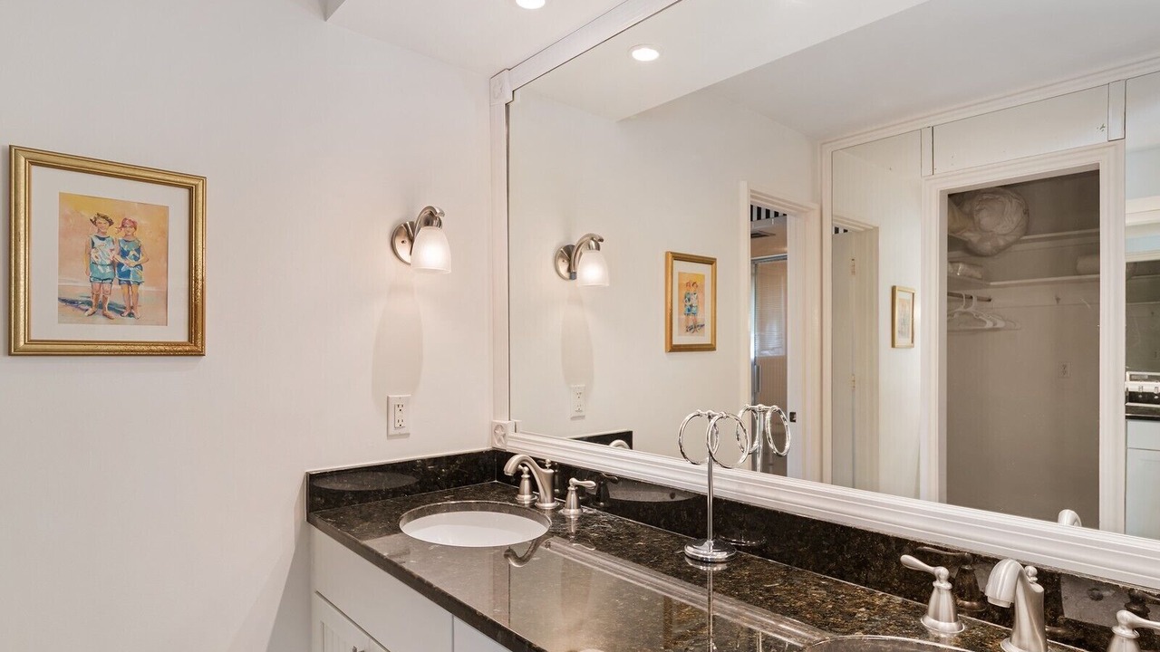 Photo of Bathroom in Beach Lagoon