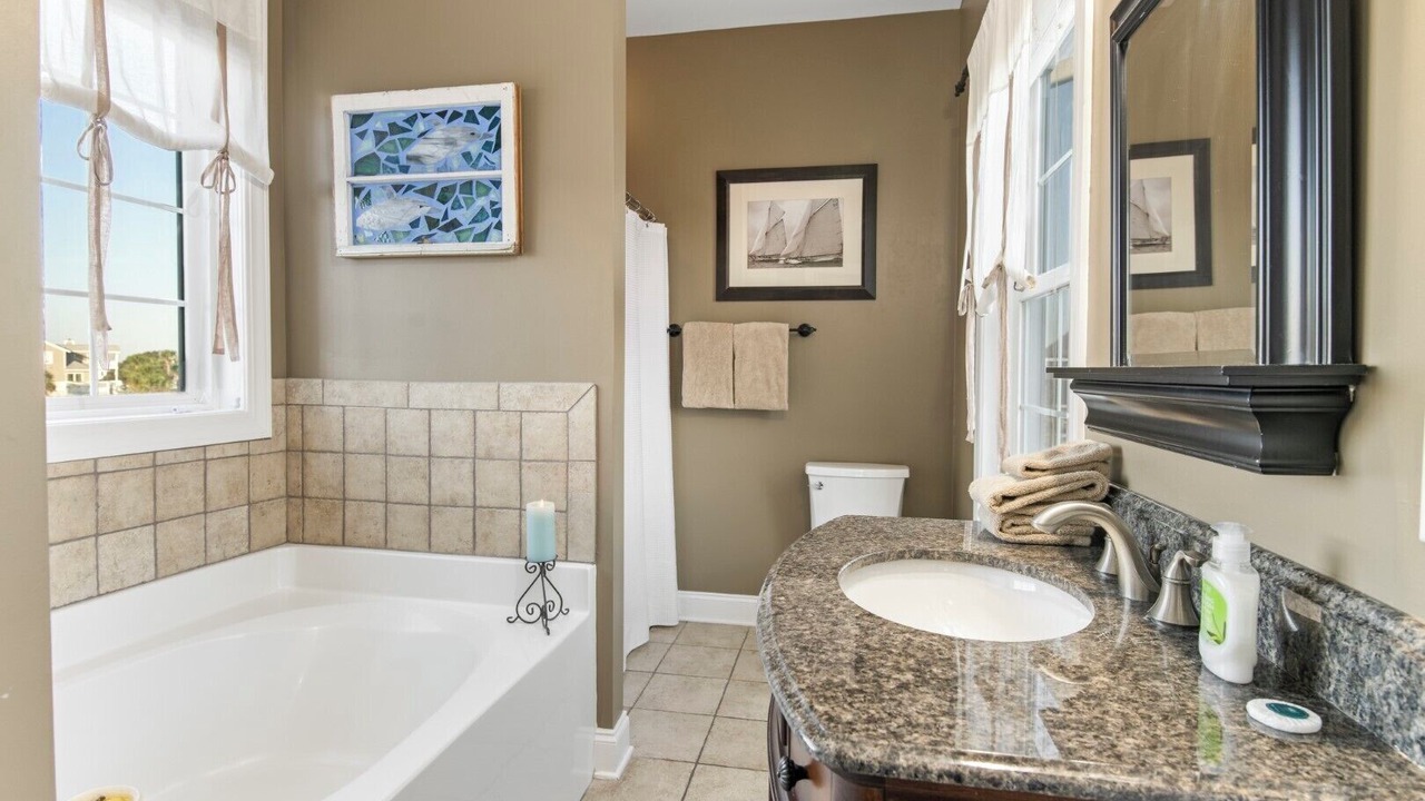 Photo of Bathroom in Beachwalk