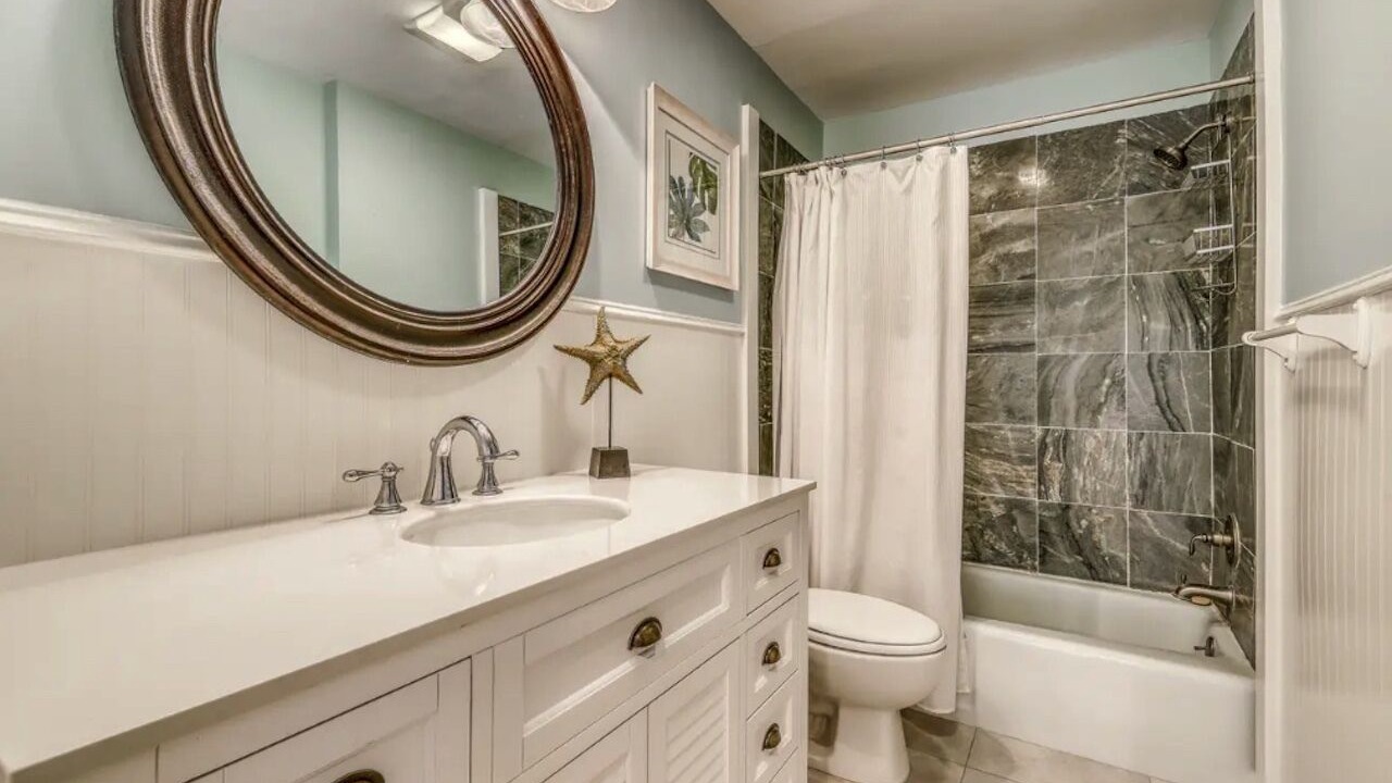 Photo of Bathroom in Harbour Town