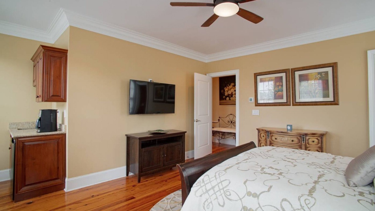 Photo of Bedroom in Historic District - North