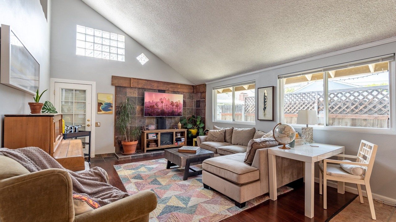 Photo of Livingroom in Burbank