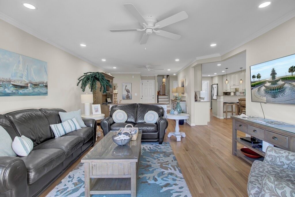 Photo of Livingroom in Twin Oaks