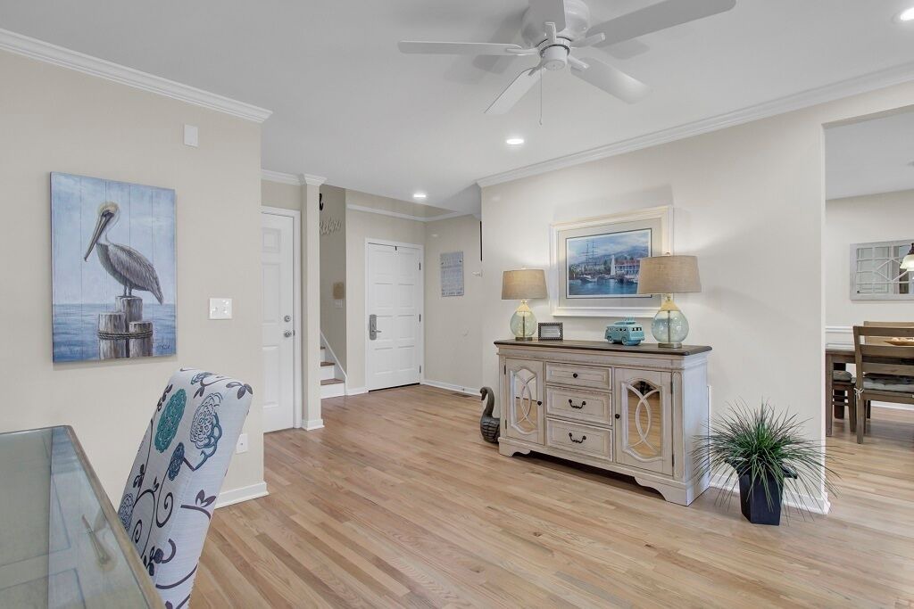 Photo of Livingroom in Twin Oaks