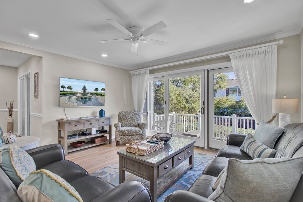 Photo of Livingroom in Twin Oaks