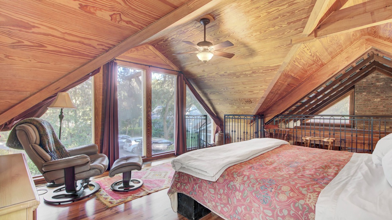 Photo of Bedroom in Summerville Historic District
