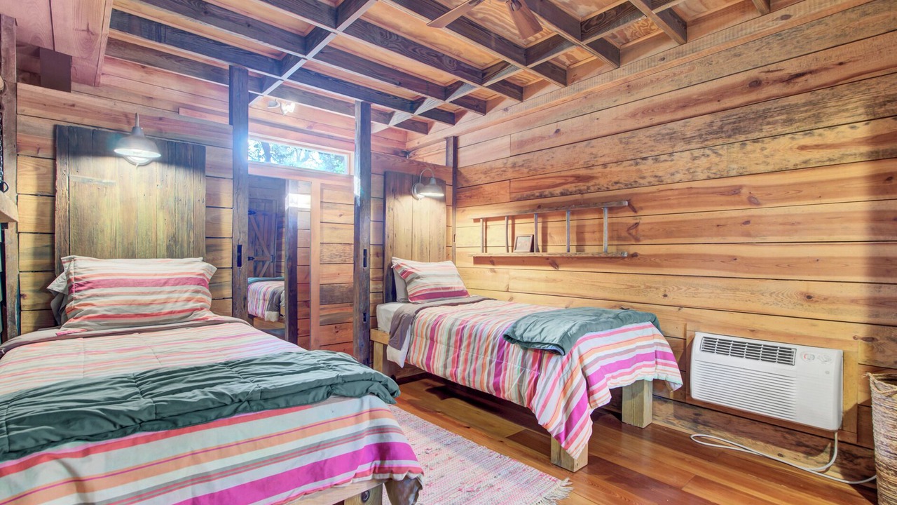 Photo of Bedroom in Summerville Historic District
