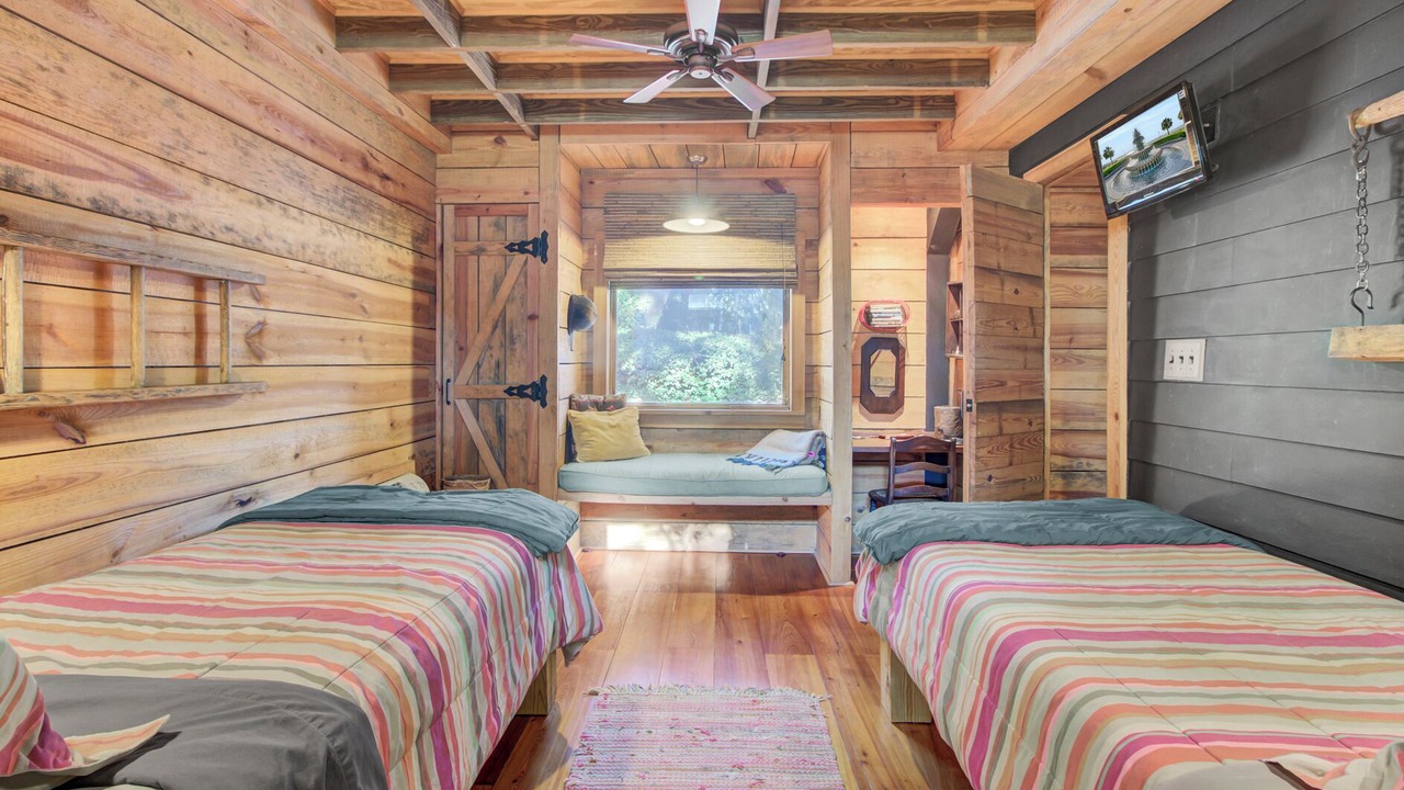 Photo of Bedroom in Summerville Historic District