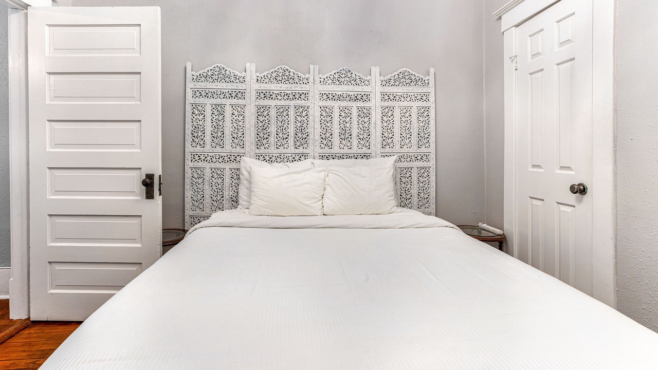 Photo of Bedroom in Historic District - North