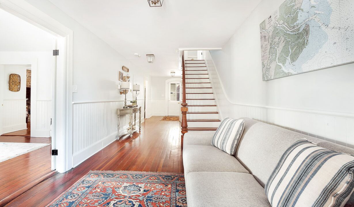 Photo of Livingroom in Historic District - North