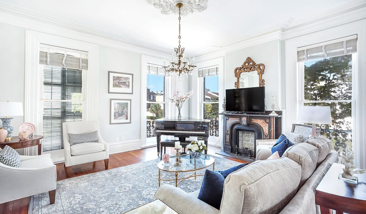 Photo of Livingroom in Historic District - North