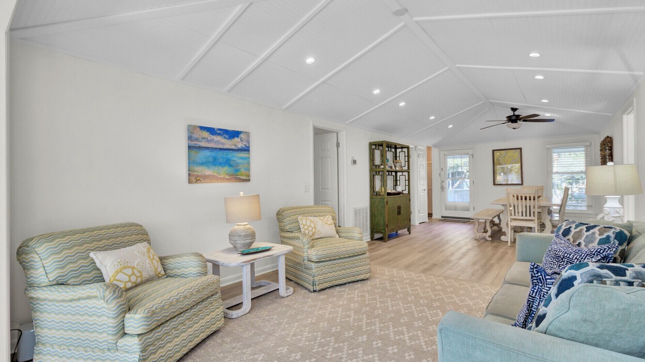 Photo of Livingroom in Twin Oaks