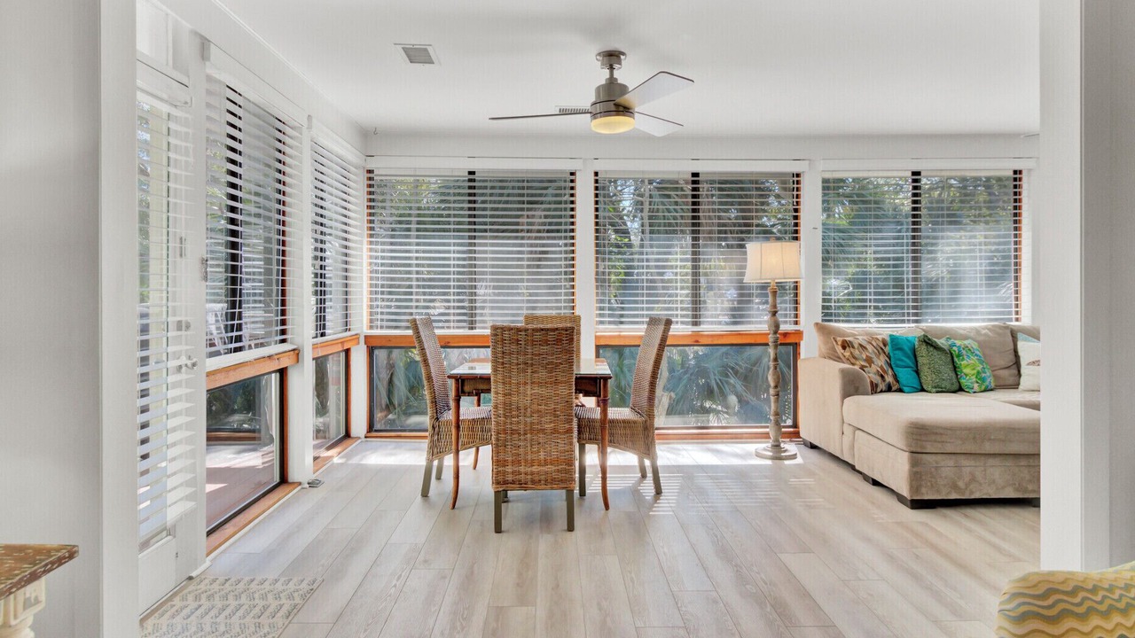 Photo of Livingroom in Twin Oaks