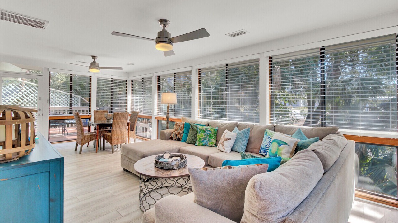 Photo of Livingroom in Twin Oaks