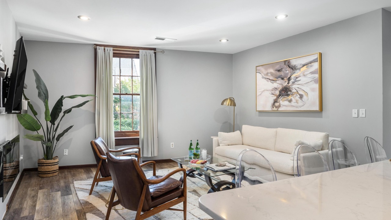 Photo of Livingroom in Downtown Charleston