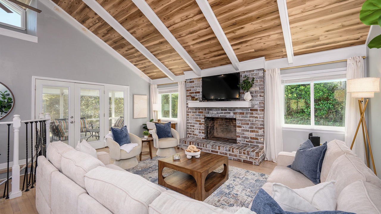Photo of Livingroom in Folly Field