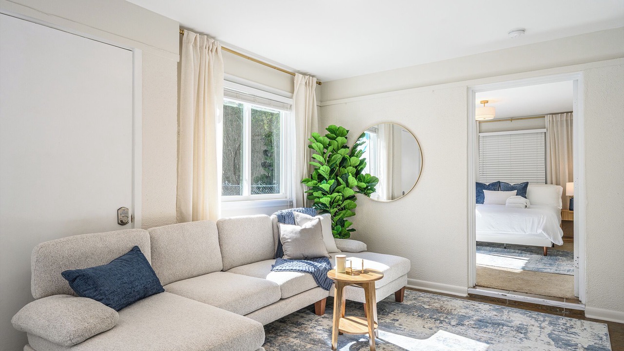 Photo of Livingroom in Folly Field