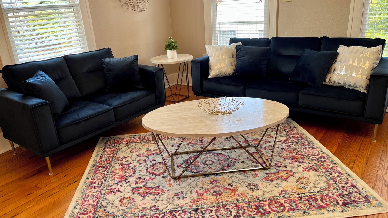 Photo of Livingroom in East of Broadway