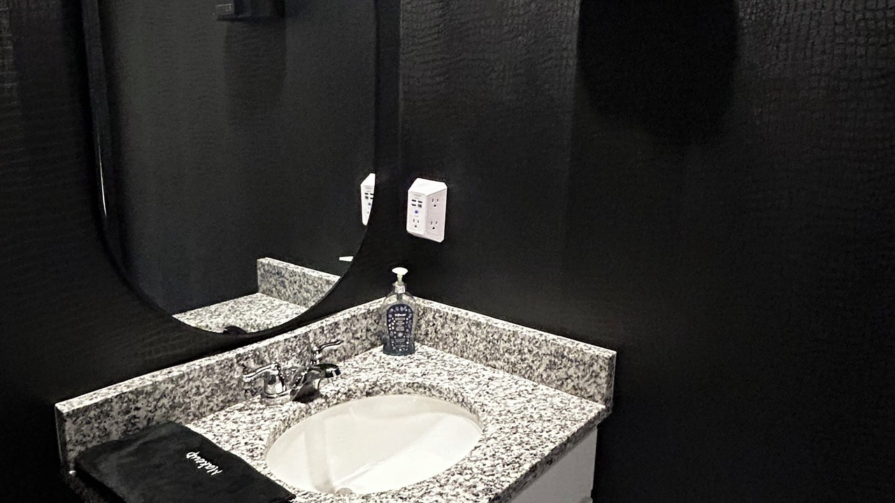 Photo of Bathroom in Peach Orchard