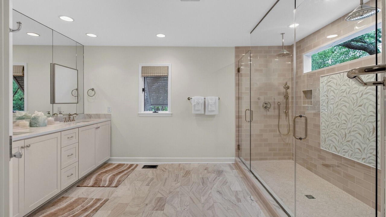 Photo of Bathroom in Pelican Bay