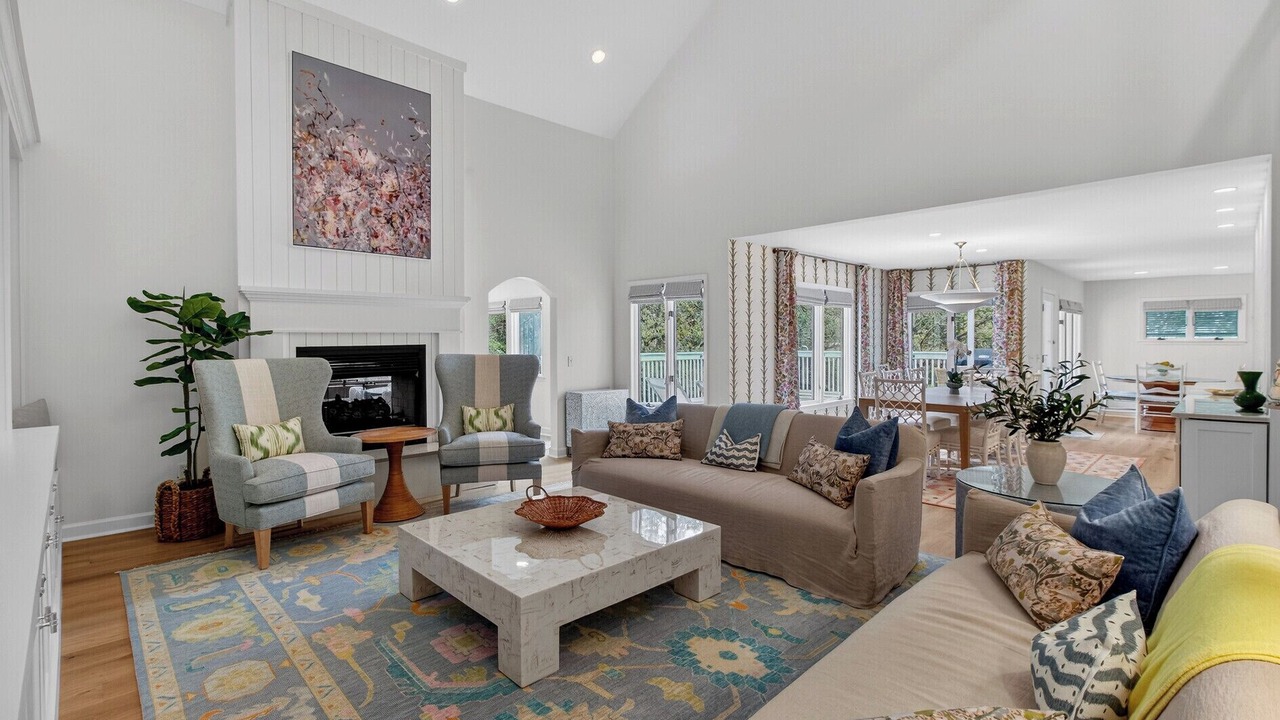 Photo of Livingroom in Pelican Bay