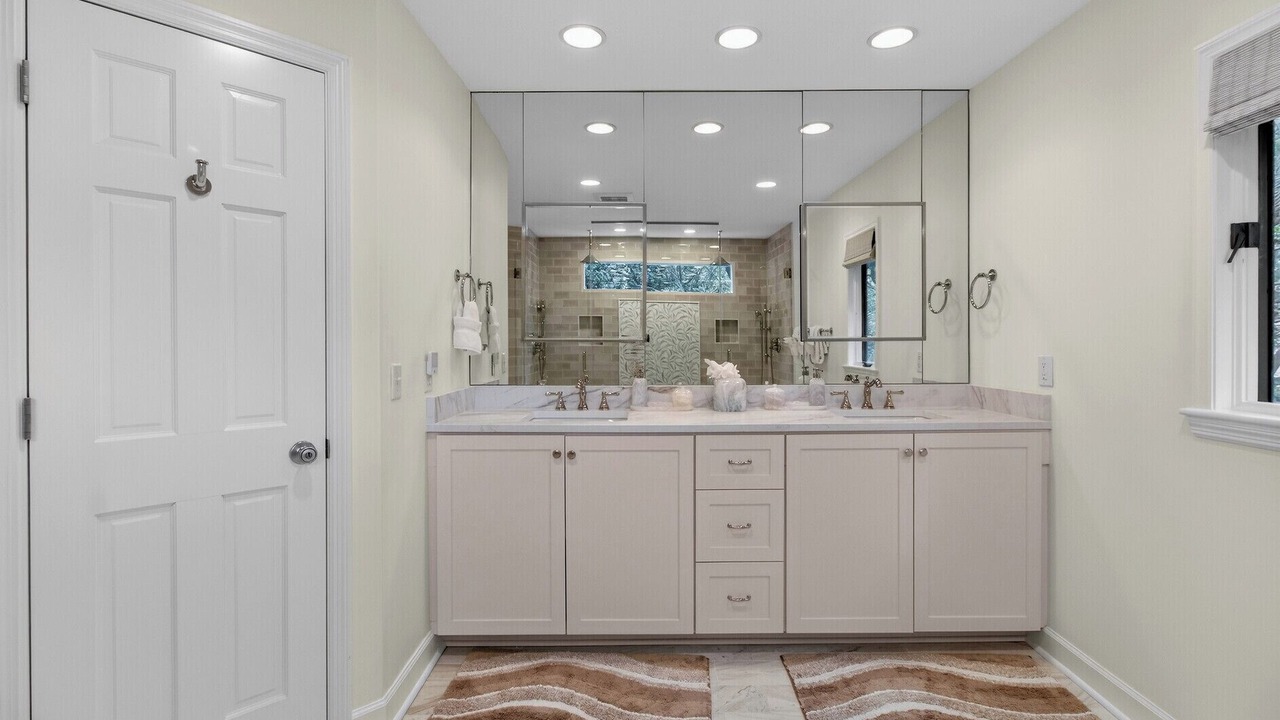 Photo of Bathroom in Pelican Bay