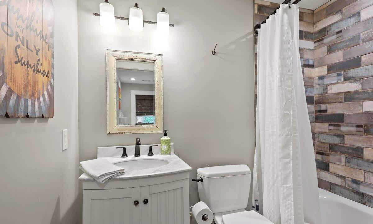 Photo of Bathroom in Isle of Hope Historic District