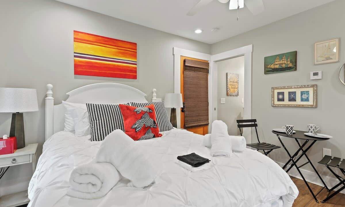 Photo of Bedroom in Isle of Hope Historic District