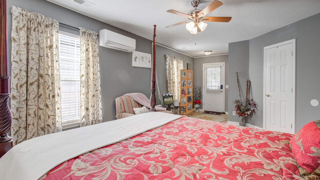 Photo of Bedroom in Varnville