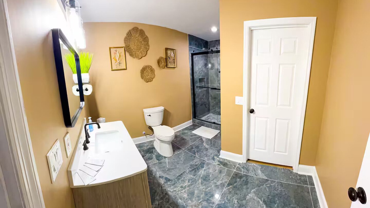 Photo of Bathroom in Thomas Square