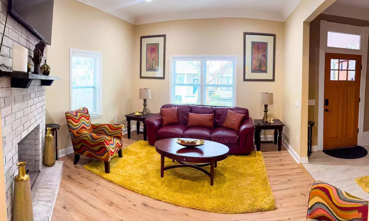 Photo of Livingroom in Thomas Square