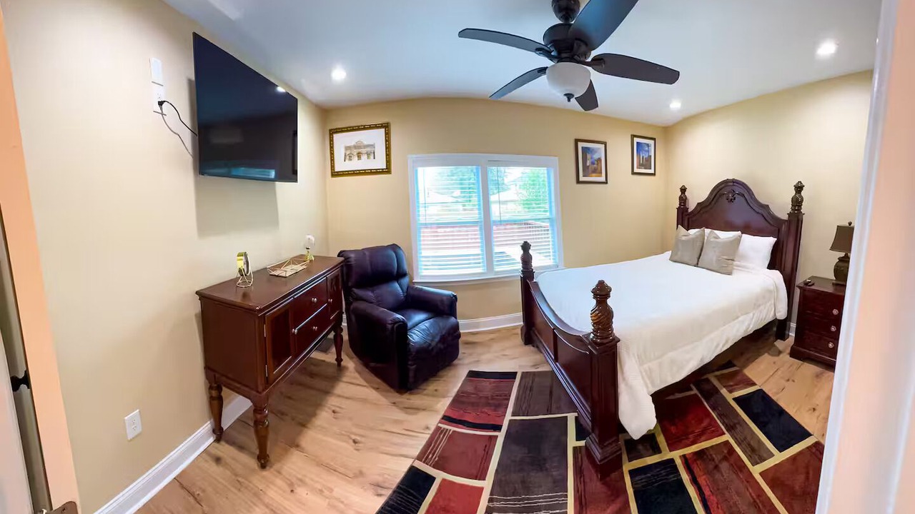 Photo of Bedroom in Thomas Square