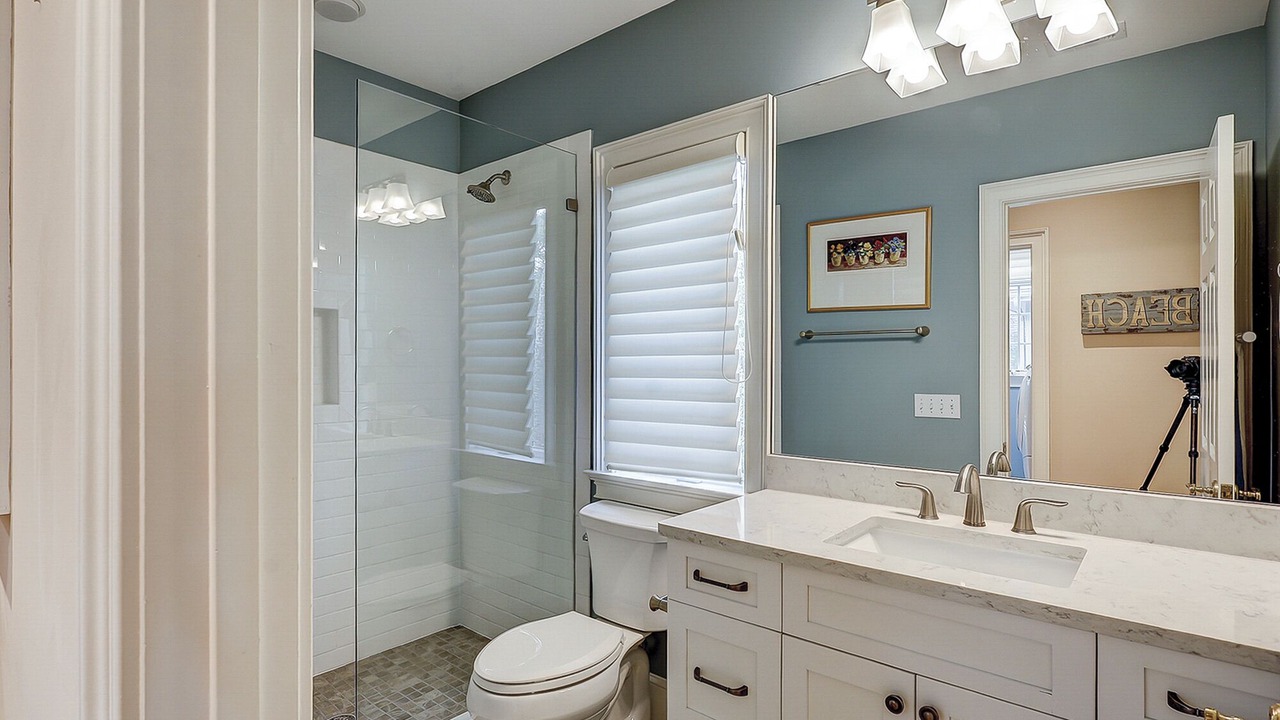 Photo of Bathroom in Beach Lagoon