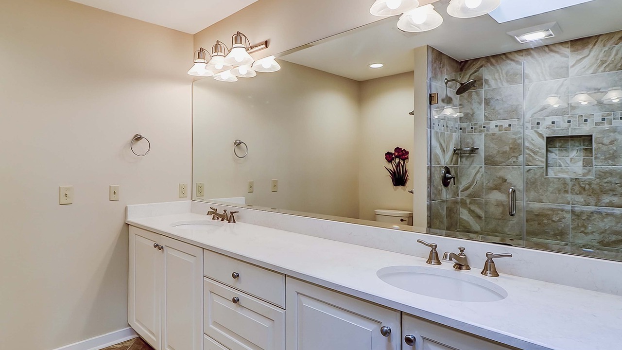 Photo of Bathroom in Beach Lagoon