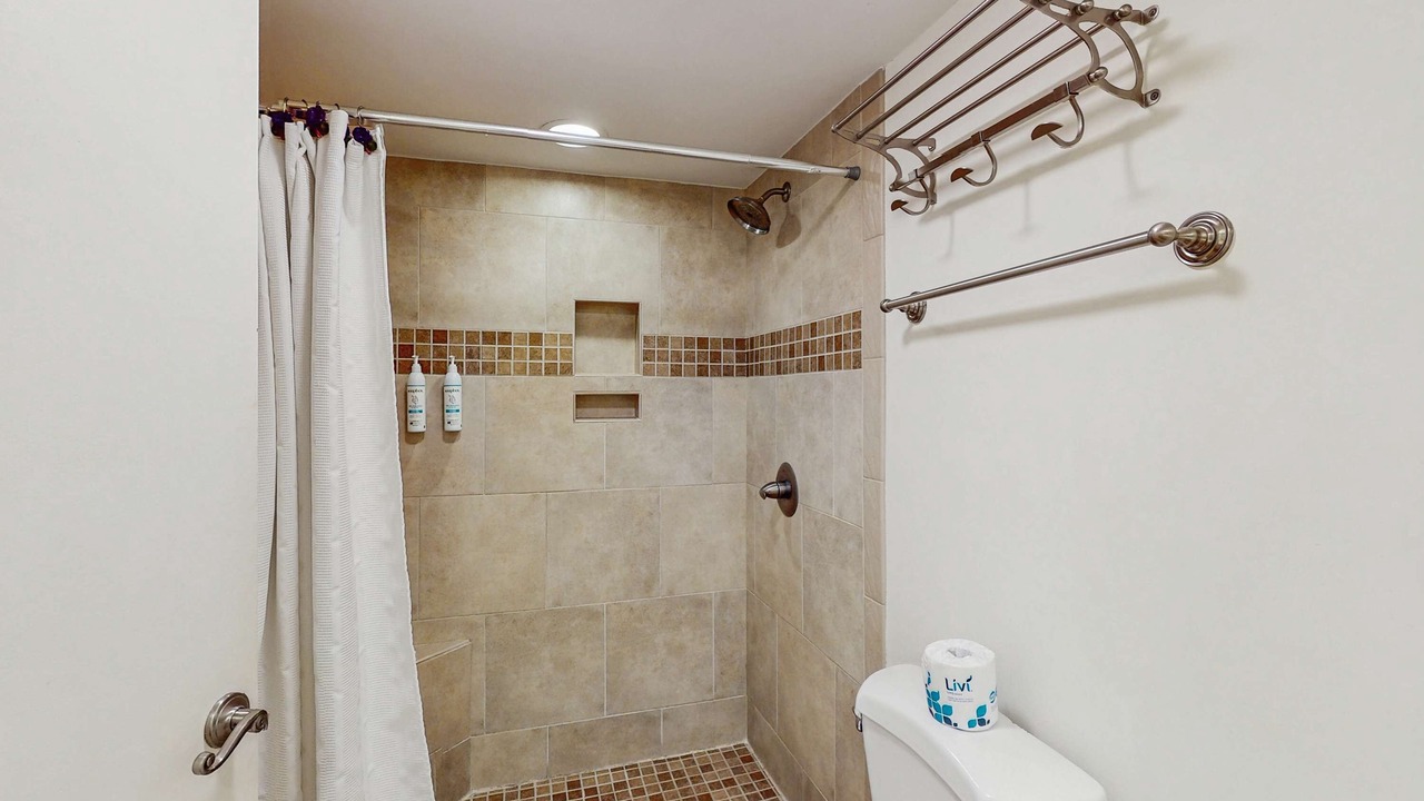 Photo of Bathroom in Night Heron