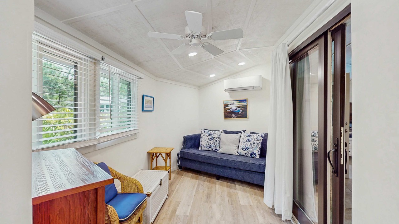 Photo of Livingroom in Night Heron