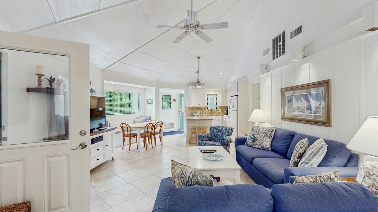 Photo of Livingroom in Night Heron