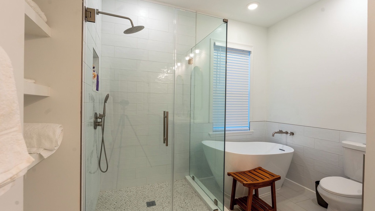 Photo of Bathroom in Thunderbolt