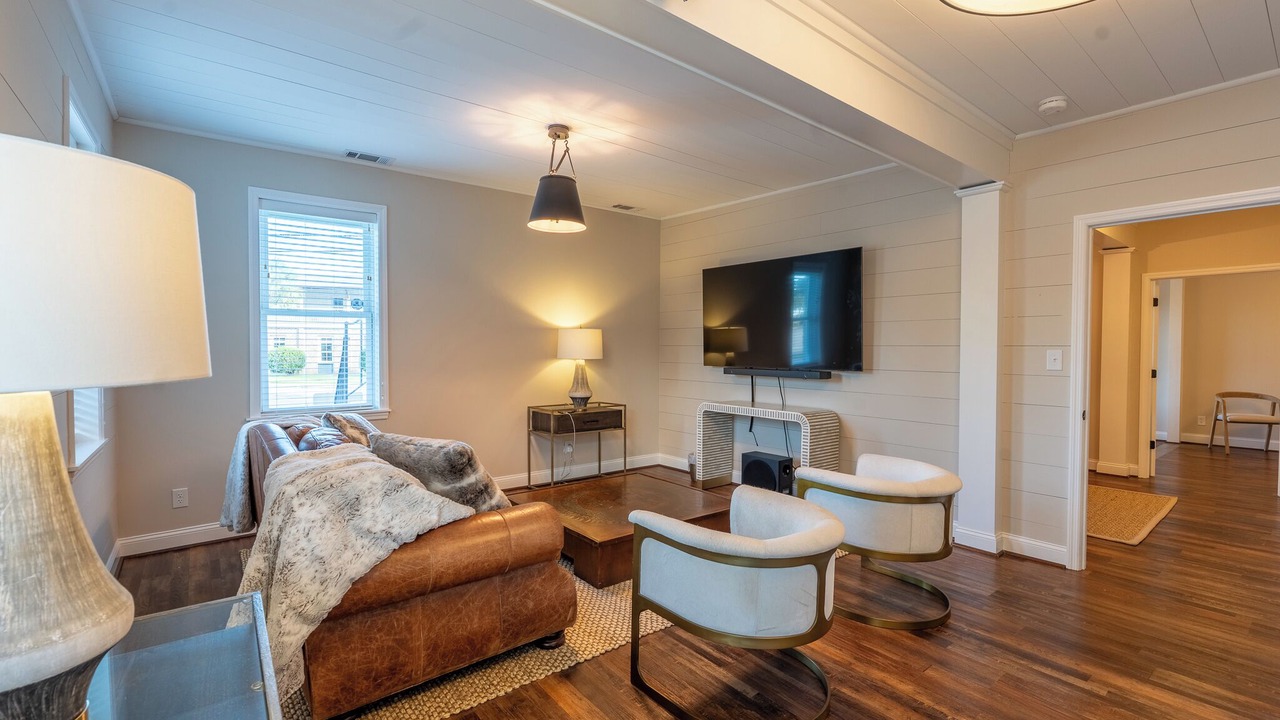 Photo of Livingroom in Thunderbolt