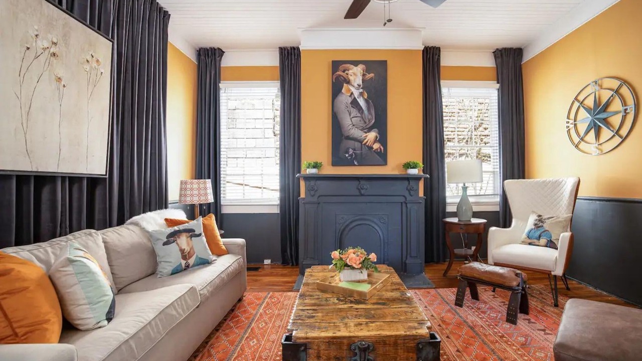 Photo of Livingroom in Savannah Victorian District