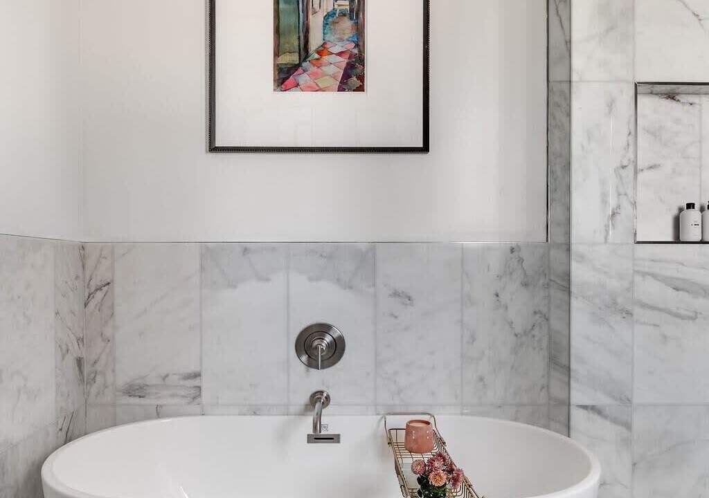 Photo of Bathroom in Thunderbolt