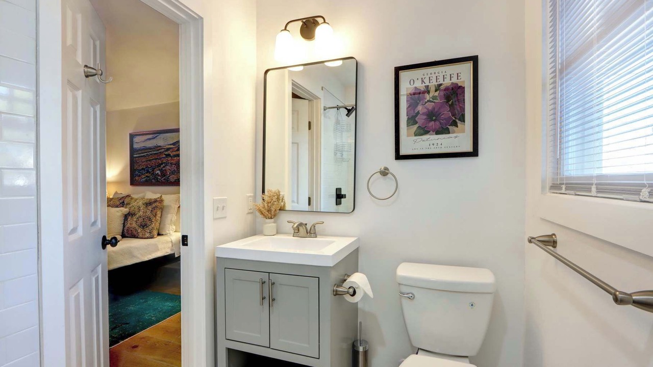 Photo of Bathroom in Thomas Square