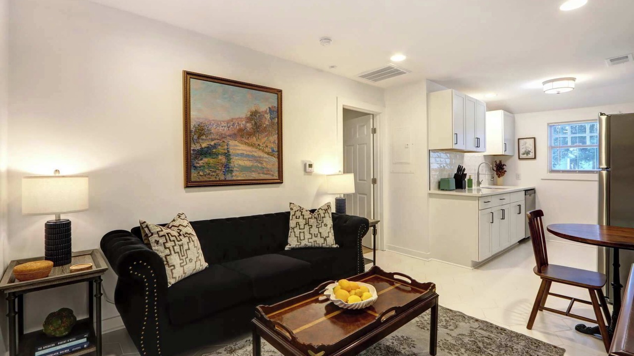 Photo of Livingroom in Thomas Square