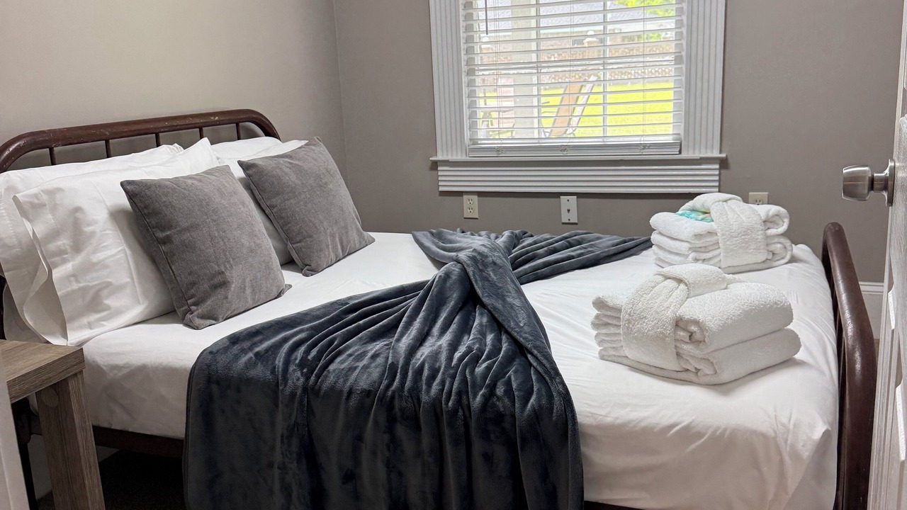 Photo of Bedroom in Isle of Hope Historic District