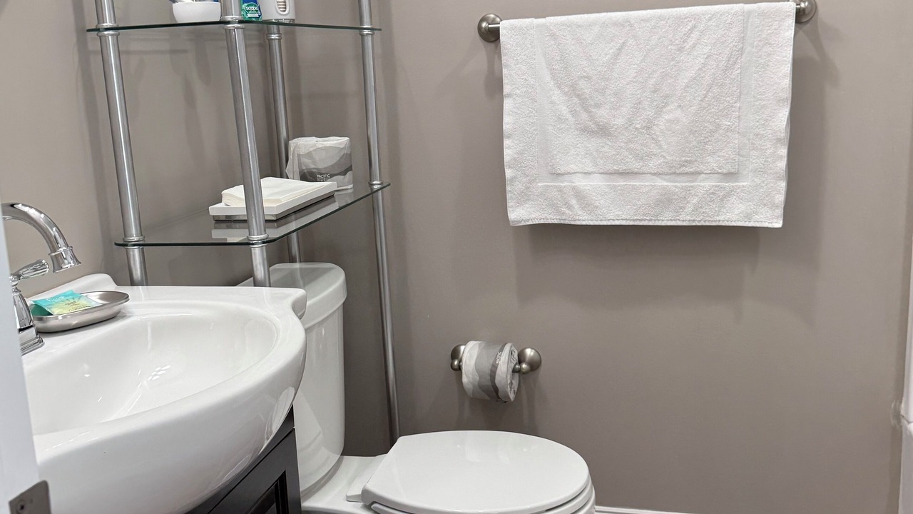 Photo of Bathroom in Isle of Hope Historic District