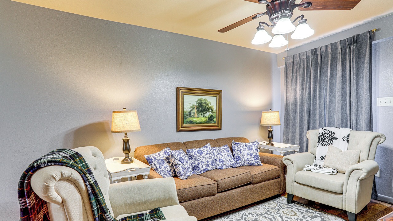 Photo of Livingroom in McRae