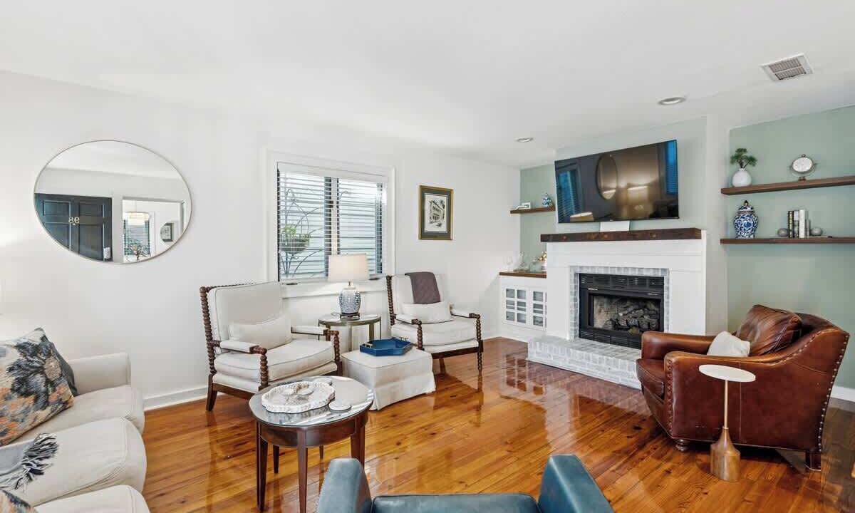 Photo of Livingroom in Harleston Village